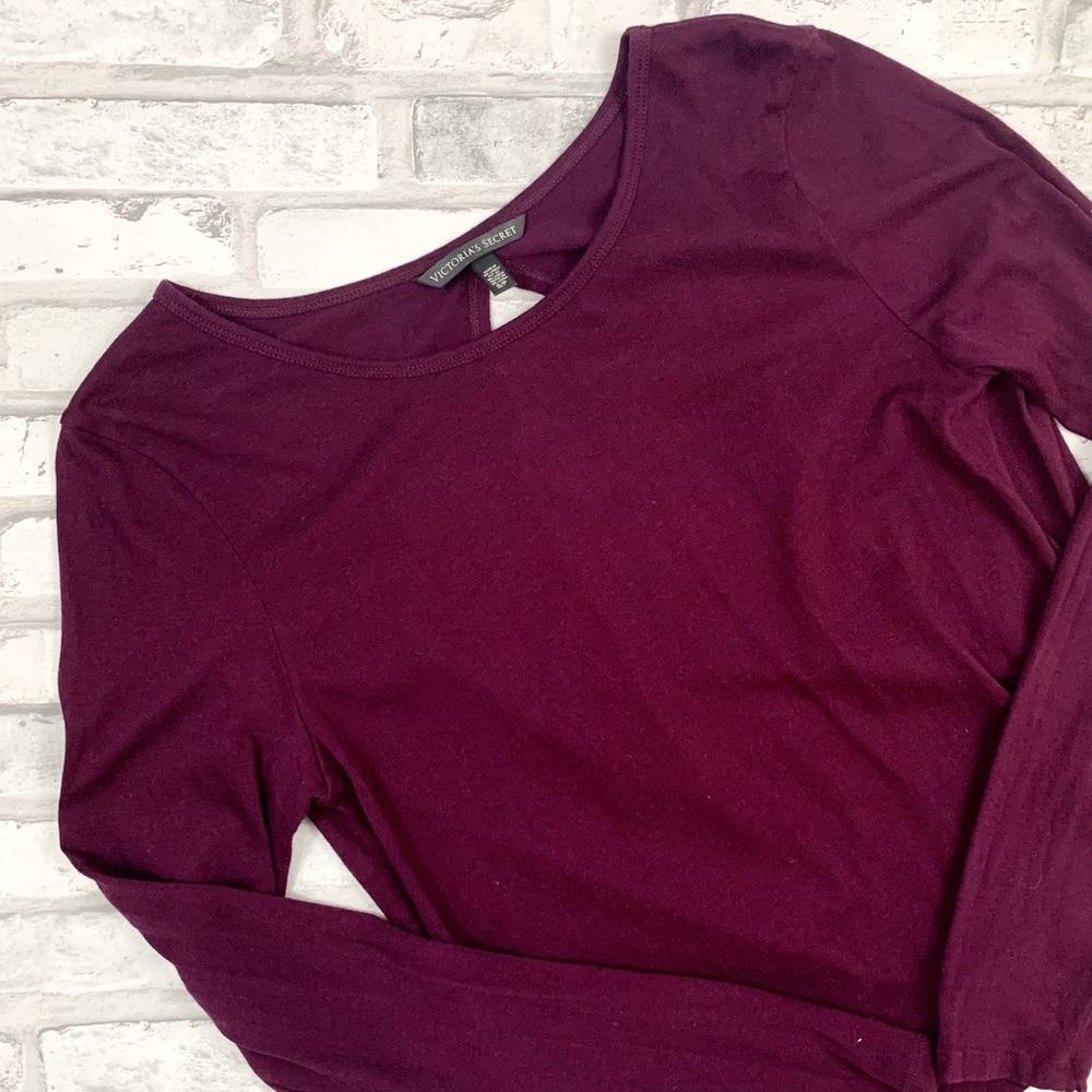 VICTORIA’S SECRET • Backless Cutout Top